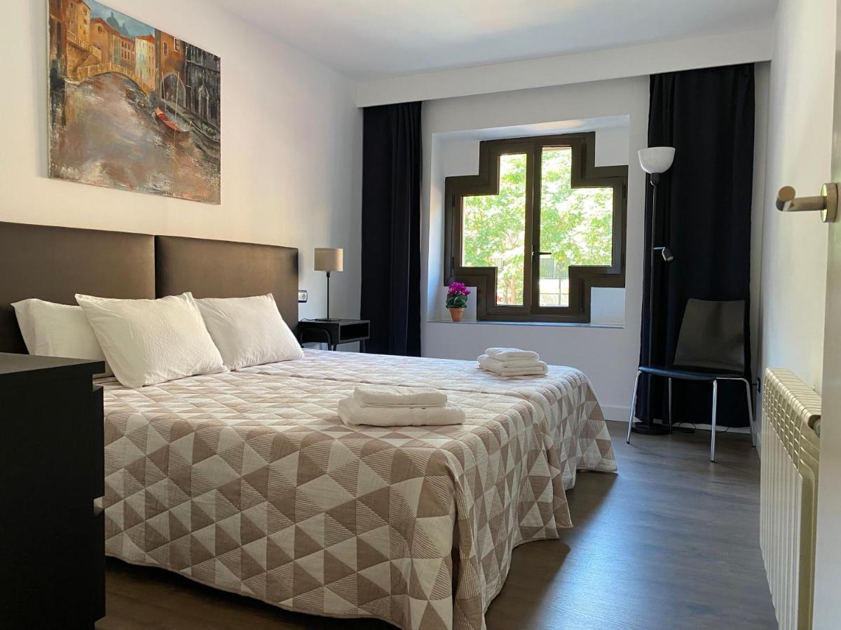 Lc Apartamentos Cesar Augusto Zaragoza Ngoại thất bức ảnh