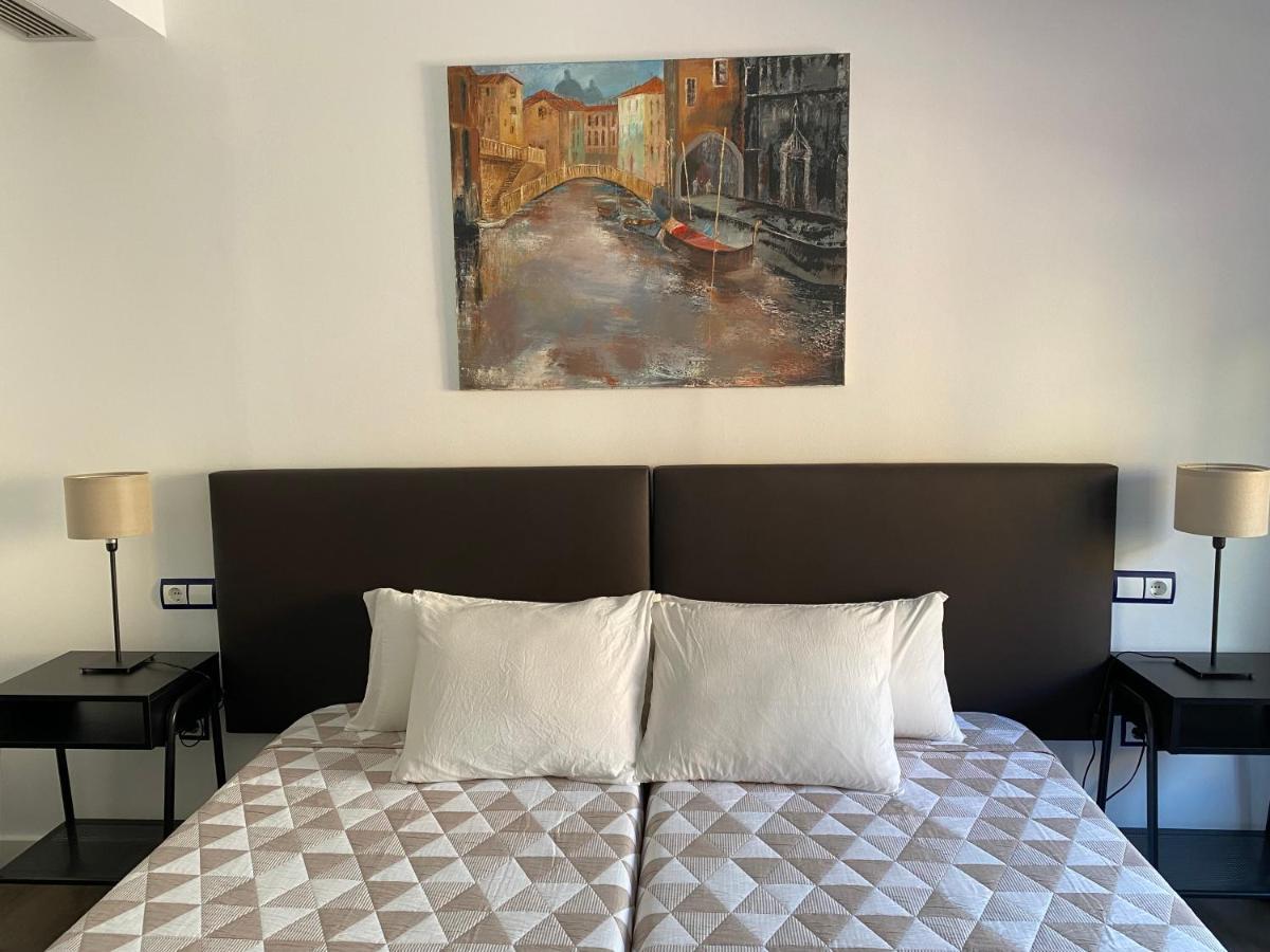 Lc Apartamentos Cesar Augusto Zaragoza Ngoại thất bức ảnh