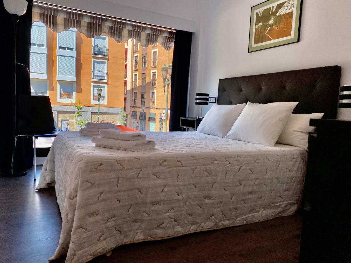 Lc Apartamentos Cesar Augusto Zaragoza Ngoại thất bức ảnh